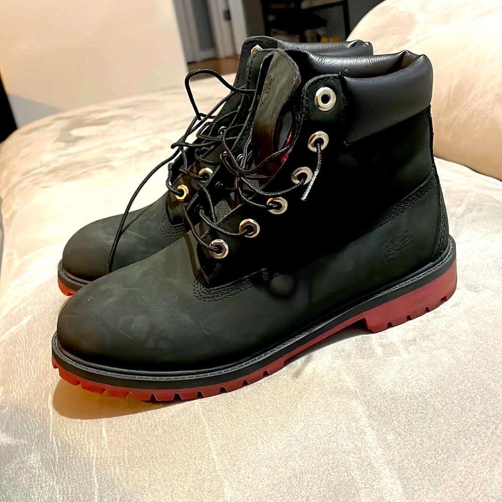 Big kids size 7 timberland boots